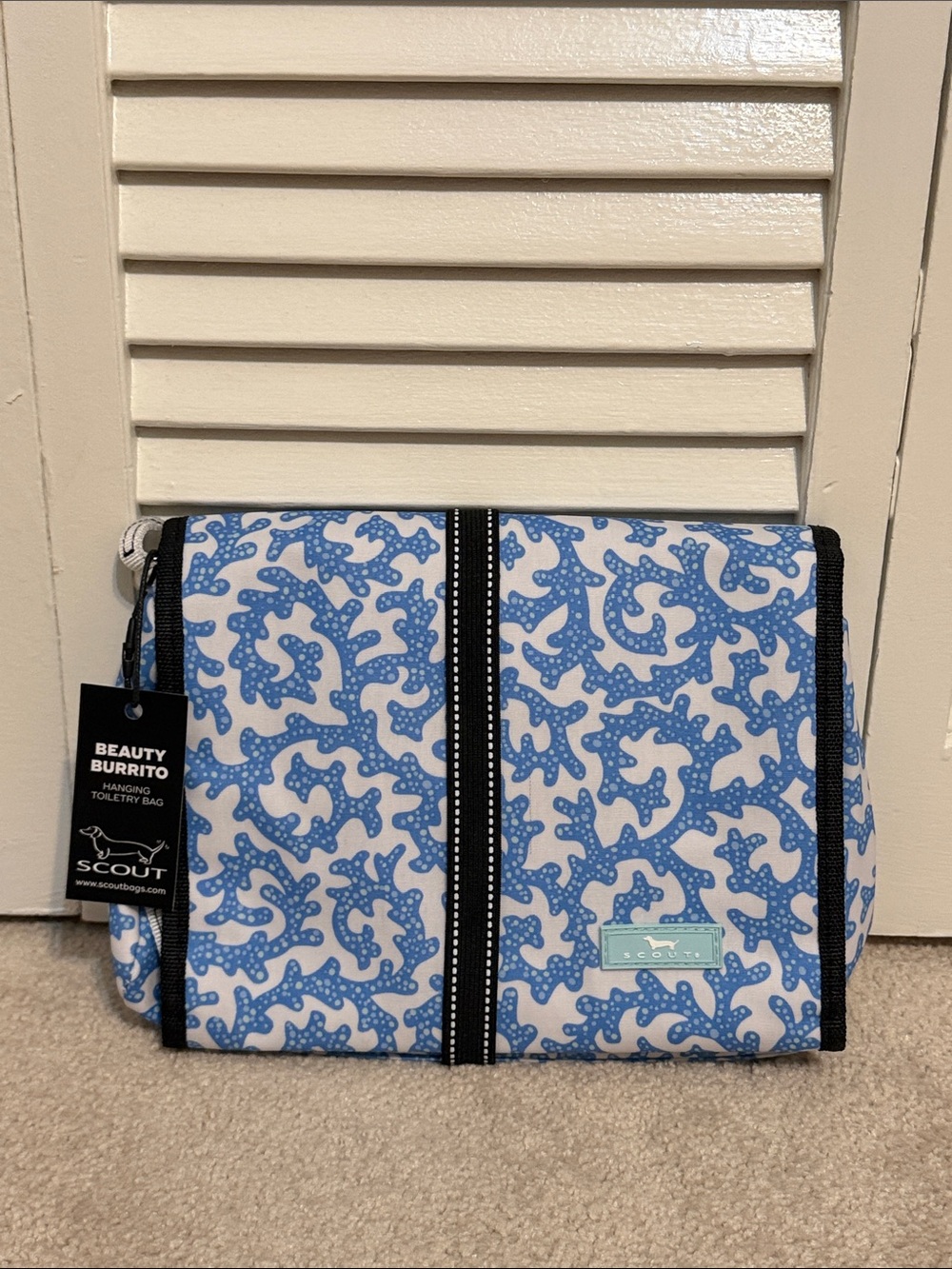 New SCOUT Blue Coral Pattern Beauty Burrito Hanging Toiletry Bag